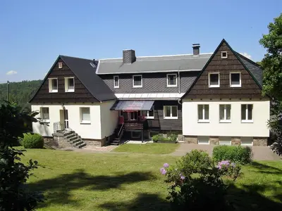 Das Gebäude in dem sich die Ferienwohnung befindet