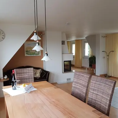 Ein Sitzbereich in der Unterkunft Ferienwohnung Goldene Höhe