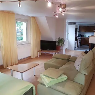 Ein Sitzbereich in der Unterkunft Ferienwohnung Goldene Höhe