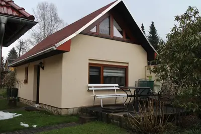 Das Gebäude in dem sich das Ferienhaus befindet