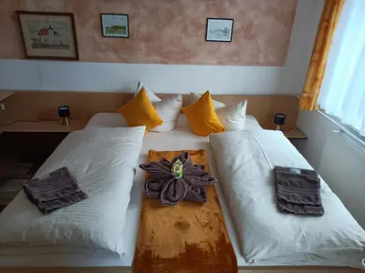 Ein Bett oder Betten in einem Zimmer der Unterkunft Schwarzes Ross