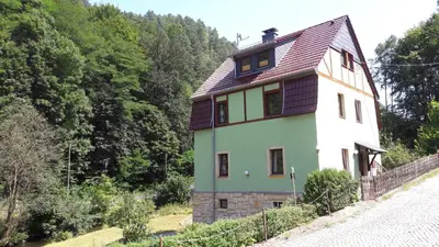 Das Gebäude in dem sich die Ferienwohnung befindet