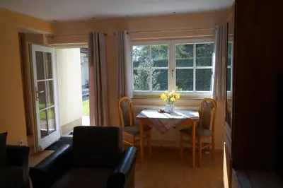Ein Sitzbereich in der Unterkunft Ferienwohnung Frenzel