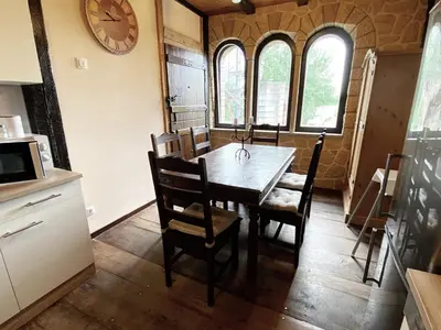 Küche/Küchenzeile in der Unterkunft Außergewöhnliche Ferienwohnung WACHSTUBE mit 3 Schlafräumen im Rittergut Leppersdorf bei Radeberg