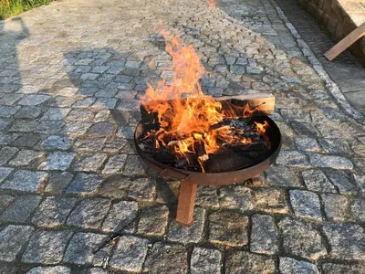 Ein für Gäste verfügbarer Grill in der Ferienwohnung