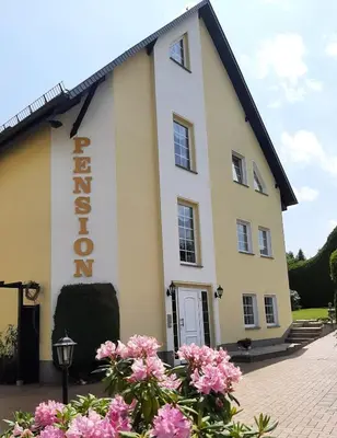 Das Gebäude in dem sich die Pension befindet