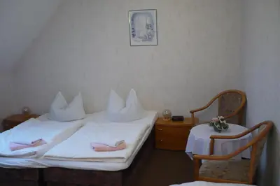 Ein Bett oder Betten in einem Zimmer der Unterkunft Gaststätte & Pension Jiedlitz