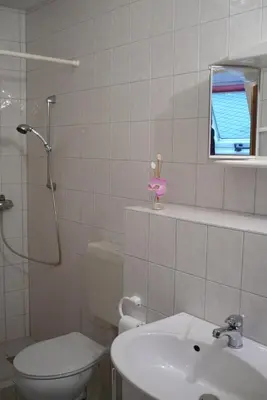 Ein Badezimmer in der Unterkunft Gaststätte & Pension Jiedlitz
