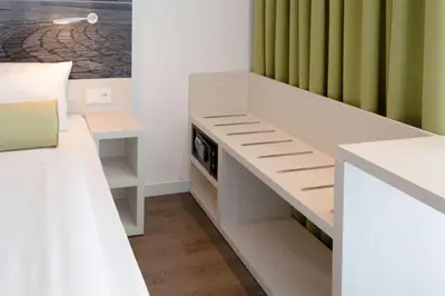 Ein Bett oder Betten in einem Zimmer der Unterkunft Super 8 by Wyndham Dresden