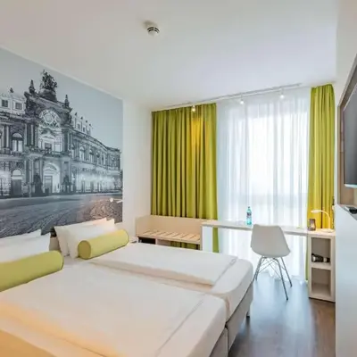 Super 8 by Wyndham Dresden