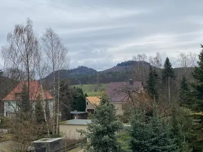 Ein allgemeiner Bergblick oder ein Berglick von des Hotels aus