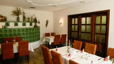 Ein Restaurant oder anderes Speiselokal in der Unterkunft Hotel Waldesruh
