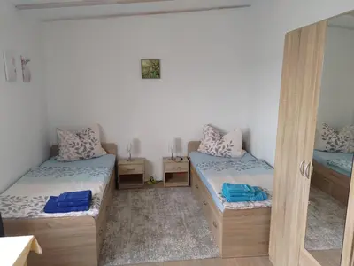 Ein Bett oder Betten in einem Zimmer der Unterkunft Ferienwohnung am See
