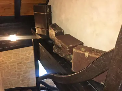 Ein Sitzbereich in der Unterkunft Gemütliche Ferienwohnung TURMZIMMER im Rittergut Leppersdorf bei Dresden