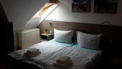 Ein Bett oder Betten in einem Zimmer der Unterkunft Pension Zentrum Riesa