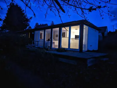 Das Gebäude in dem sich das Ferienhaus befindet