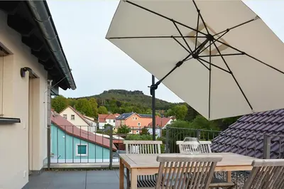 Ein allgemeiner Bergblick oder ein Berglick von der Ferienwohnung aus