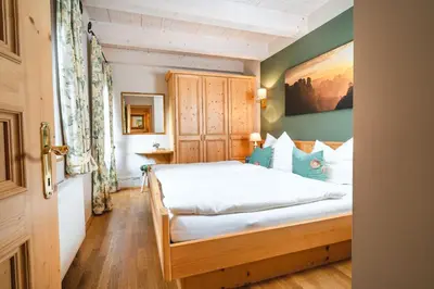Ein Bett oder Betten in einem Zimmer der Unterkunft Ferienwohnungen Alte Destillerie Rathen
