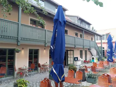 Das Gebäude in dem sich das Gasthaus befindet