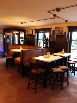 Ein Restaurant oder anderes Speiselokal in der Unterkunft Wirtshaus Sonnenhof
