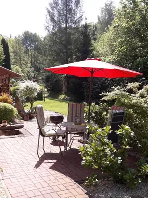 Ein Garten an der Unterkunft Ferienwohnung Am Rauenstein