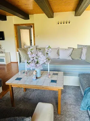 Ein Sitzbereich in der Unterkunft Ferienwohnung „Am Gnaucks Hutberg“