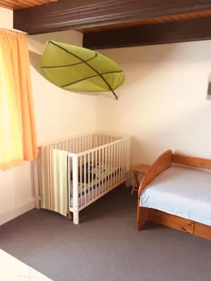 Ein Bett oder Betten in einem Zimmer der Unterkunft Ferienwohnung „Am Gnaucks Hutberg“