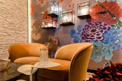 Ein Sitzbereich in der Unterkunft Motel One Dresden am Zwinger