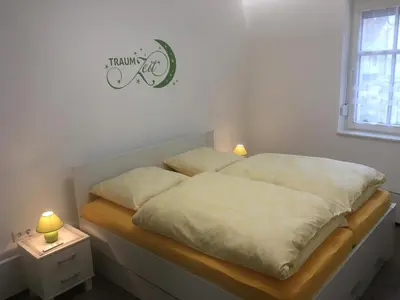 Ein Bett oder Betten in einem Zimmer der Unterkunft zentral gelegene top ausgestattete Wohnung