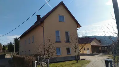 Das Gebäude in dem sich die Ferienwohnung befindet