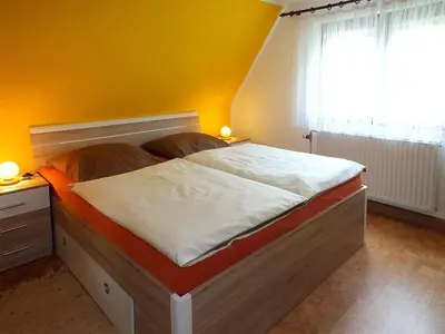 Ein Bett oder Betten in einem Zimmer der Unterkunft Ferienwohnungen Schrot