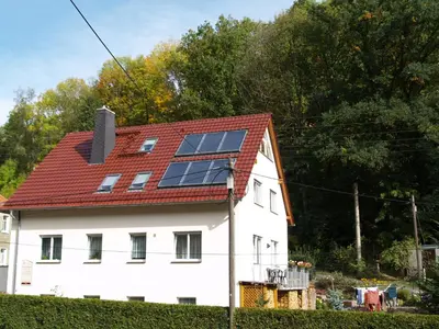 Das Gebäude in dem sich die Ferienwohnung befindet