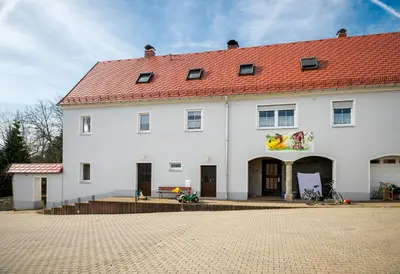 Das Gebäude in dem sich die Ferienwohnung befindet