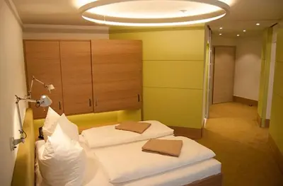 Ein Bett oder Betten in einem Zimmer der Unterkunft TraumHaus im Elsterpark