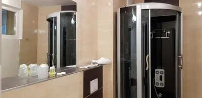 Ein Badezimmer in der Unterkunft Hotel-Villa Lalee