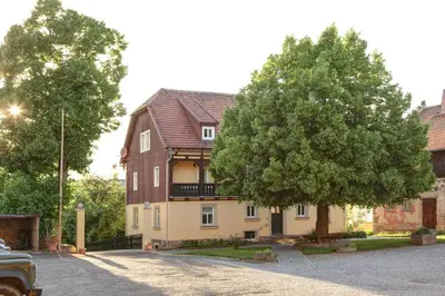 Das Gebäude in dem sich die Ferienwohnung befindet