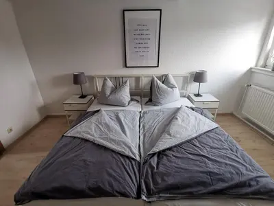 Ein Bett oder Betten in einem Zimmer der Unterkunft Moderne 3BR Netflix,Kaffee,Wifi,Parken