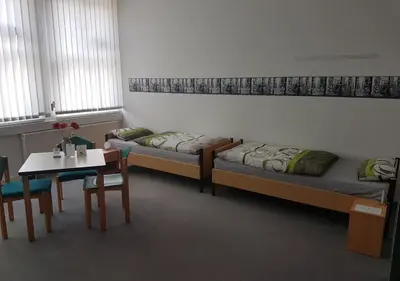 Ein Bett oder Betten in einem Zimmer der Unterkunft Hostel jo-si