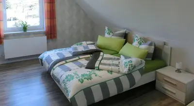 Ein Bett oder Betten in einem Zimmer der Unterkunft Ferienwohnung Lehnert