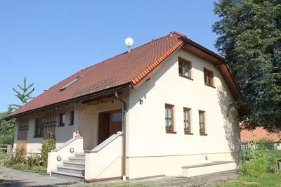 Das Gebäude in dem sich der Campingplatz befindet