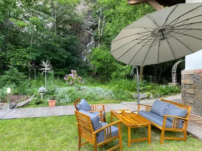 Ein Garten an der Unterkunft Ferienwohnungen Schweizerhaus