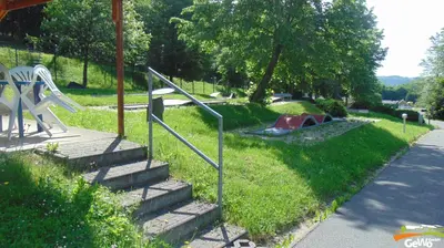Ein Garten an der Unterkunft Blockhütte am Kegelsberg