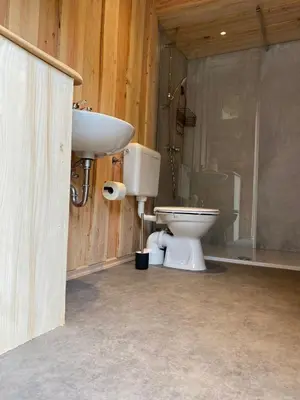 Ein Badezimmer in der Unterkunft Blockhütte am Kegelsberg