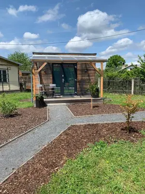 Ein Garten an der Unterkunft Tiny House Lodge Dresden