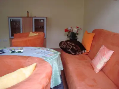 Ein Sitzbereich in der Unterkunft Ferienwohnung Kriedel
