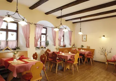 Ein Restaurant oder anderes Speiselokal in der Unterkunft Pension zur Kurfürstin