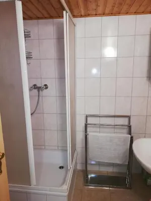 Ein Badezimmer in der Unterkunft Haus Königstein FeWo Bielablick
