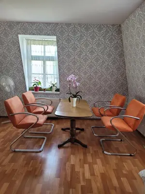 Ein Sitzbereich in der Unterkunft Pieschen Hertz _toller Preis