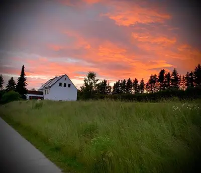 Blick auf den Sonnenuntergang/Sonnenaufgang von der Ferienwohnung aus oder aus der Nähe