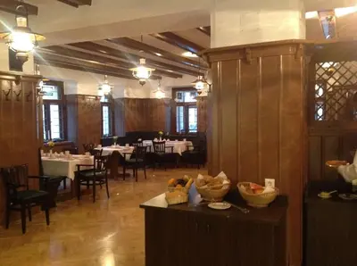 Ein Restaurant oder anderes Speiselokal in der Unterkunft Hotel Goldner Löwe